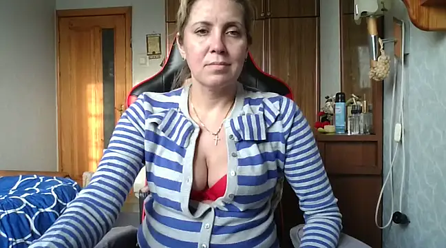 Snapshot of IrinaB1 chatting on March 2025 02:00:01 PM IrinaB1 online show from March 2025 02:00:01 PM