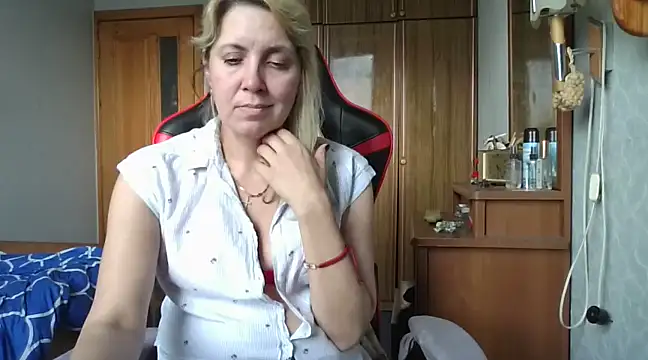 Snapshot of IrinaB1 chatting on March 2025 02:30:01 PM IrinaB1 online show from March 2025 02:30:01 PM