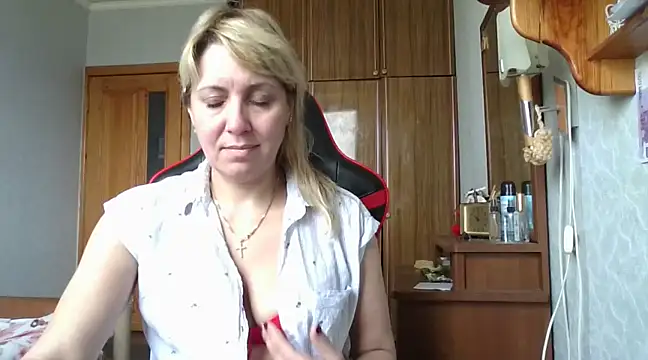 Snapshot of IrinaB1 chatting on March 2025 08:04:02 AM IrinaB1 online show from March 2025 08:04:02 AM