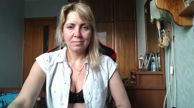 Snapshot of IrinaB1 chatting on March 2025 02:58:01 PM IrinaB1 online show from March 2025 02:58:01 PM