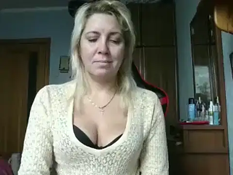 Snapshot of IrinaB1 chatting on November 2025 08:14:01 AM IrinaB1 online show from November 2025 08:14:01 AM