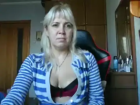 Snapshot of IrinaB1 chatting on November 2025 07:07:01 AM IrinaB1 online show from November 2025 07:07:01 AM