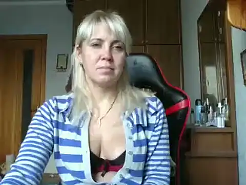 Snapshot of IrinaB1 chatting on November 2025 08:52:02 AM IrinaB1 online show from November 2025 08:52:02 AM