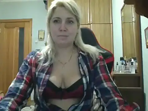 Snapshot of IrinaB1 chatting on November 2025 04:45:02 AM IrinaB1 online show from November 2025 04:45:02 AM