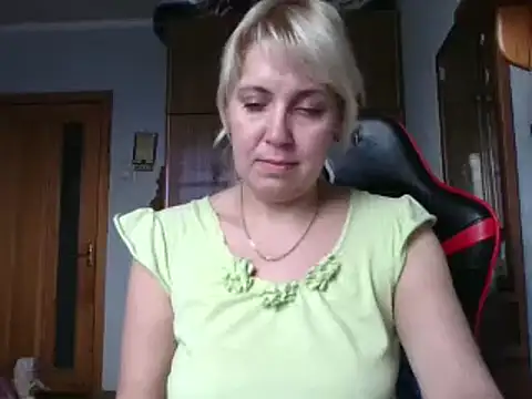 Snapshot of IrinaB1 chatting on November 2025 08:15:01 AM IrinaB1 online show from November 2025 08:15:01 AM