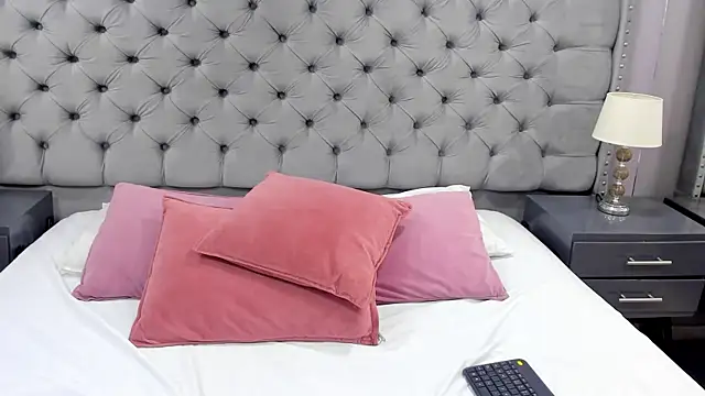 Snapshot of SamantaG chatting on January 2025 12:52:01 PM SamantaG online show from January 2025 12:52:01 PM