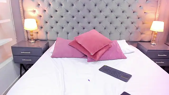 Snapshot of SamantaG chatting on February 2025 01:11:02 PM SamantaG online show from February 2025 01:11:02 PM