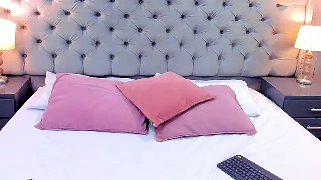 Snapshot of SamantaG chatting on March 2025 12:46:01 PM SamantaG online show from March 2025 12:46:01 PM