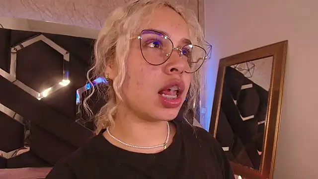 Haelycute online show from October 2025 12:52:02 AM