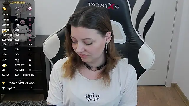 pretty little thing online show from May 2026 06:31:02 PM