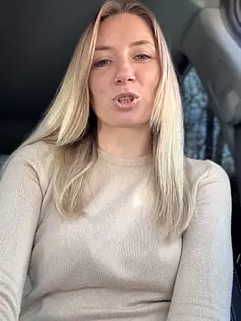 Snapshot of Crazy-Rosa chatting on November 2025 08:37:01 AM Crazy-Rosa online show from November 2025 08:37:01 AM