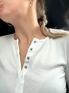 Crazy-Rosa online show from November 2025 06:33:01 AM