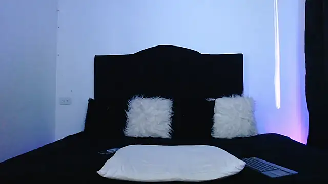 Jennifer Louisee online show from December 2024 06:23:01 AM