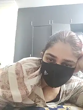 kirti  arora online show from October 2025 07:17:01 AM