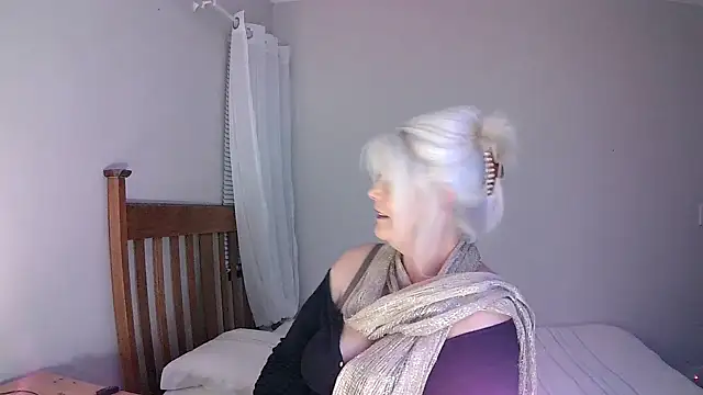 Snapshot of Miahotmilf chatting on January 2025 06:50:01 PM Miahotmilf online show from January 2025 06:50:01 PM