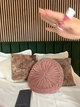 Snapshot of MonicaMoret chatting on February 2026 11:03:02 AM MonicaMoret online show from February 2026 11:03:02 AM