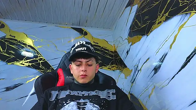 Snapshot of Kevin22_222 chatting on February 2026 06:06:01 AM Kevin22 222 online show from February 2026 06:06:01 AM