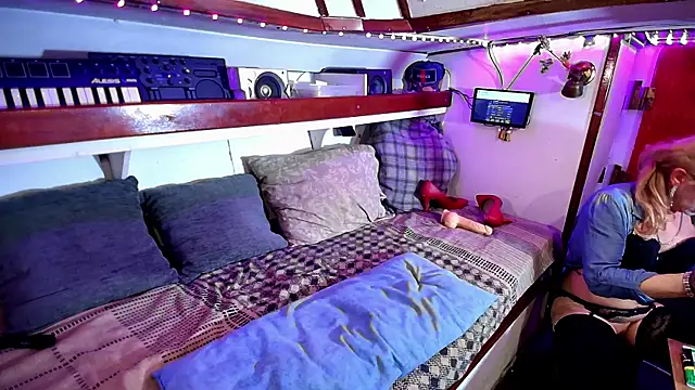 Honeykiss23 online show from January 2025 07:20:02 PM