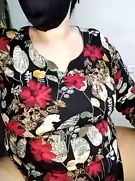 Snapshot of Tishani chatting on November 2025 06:00:02 PM Tishani online show from November 2025 06:00:02 PM