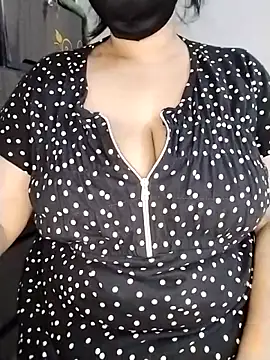 Snapshot of Tishani chatting on December 2025 10:31:01 AM Tishani online show from December 2025 10:31:01 AM