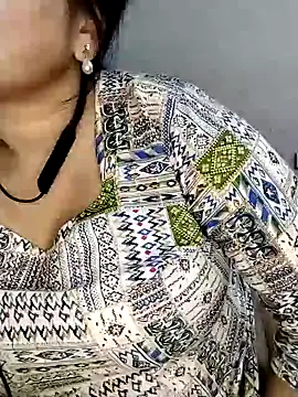 Snapshot of Tishani chatting on December 2025 05:31:02 PM Tishani online show from December 2025 05:31:02 PM