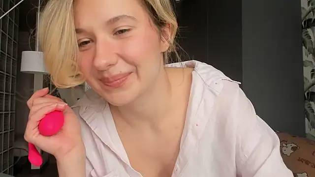 Lilith lutherlow online show from March 2026 12:00:01 PM