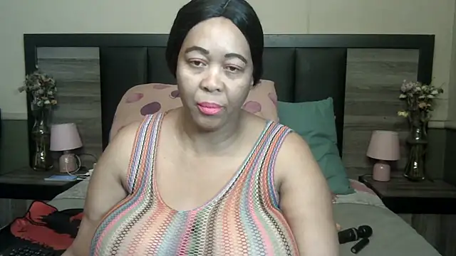 Snapshot of BigButt-MomJ75 chatting on November 2025 10:31:01 PM BigButt-MomJ75 online show from November 2025 10:31:01 PM