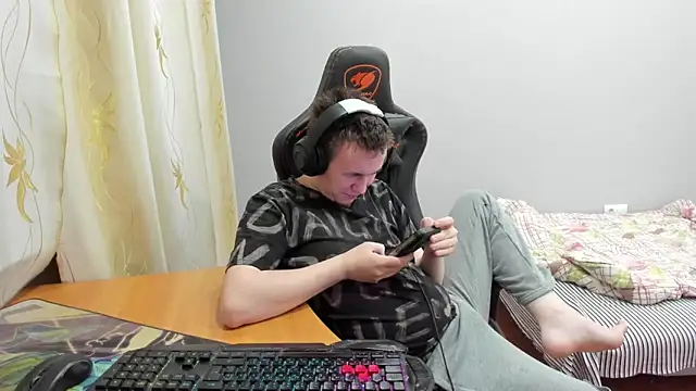 Snapshot of iliaskrislove chatting on November 2025 07:34:02 PM iliaskrislove online show from November 2025 07:34:02 PM