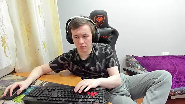 iliaskrislove online show from December 2025 10:40:01 PM