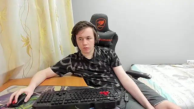 iliaskrislove online show from April 2026 09:37:02 PM