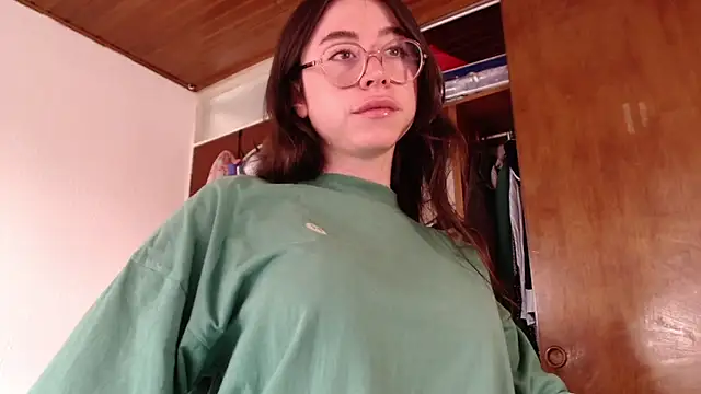 Snapshot of emily_pearl_ chatting on November 2025 06:40:01 PM emily pearl online show from November 2025 06:40:01 PM