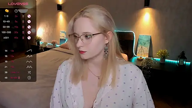 Aemilia  online show from February 2025 02:18:01 AM