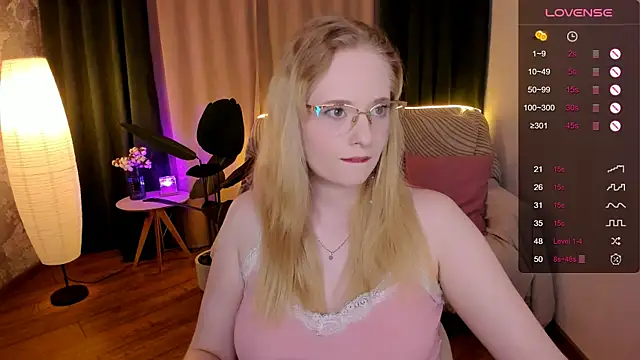 Aemilia  online show from September 2025 02:00:02 AM