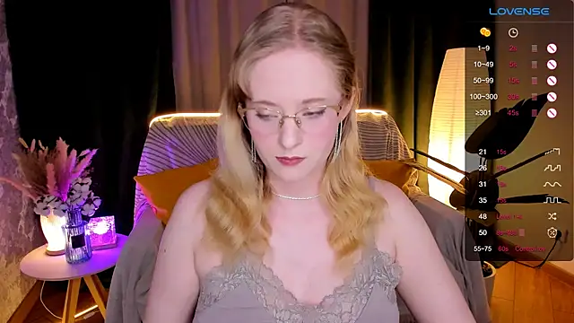 Snapshot of Aemilia_ chatting on January 2026 02:17:01 AM Aemilia online show from January 2026 02:17:01 AM