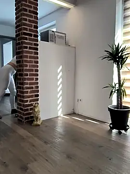 Linalicious online show from February 2025 09:43:02 AM