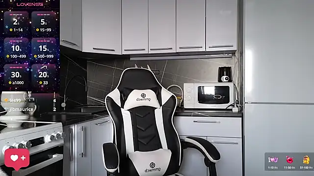 Snapshot of Strip-Lady chatting on February 2025 07:01:02 AM Strip-Lady online show from February 2025 07:01:02 AM