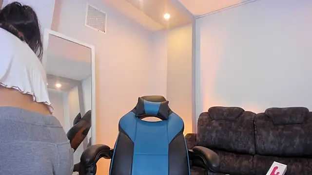 Barbara honey online show from April 2026 01:06:02 AM