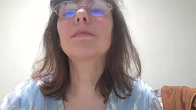 HollyJewel online show from April 2026 07:58:02 PM