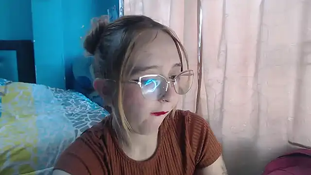 Liaroberts1 online show from January 2025 12:13:01 PM