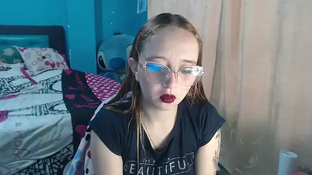 Liaroberts1 online show from February 2025 12:12:01 PM