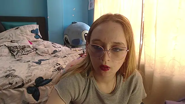 Liaroberts1 online show from February 2025 02:49:01 PM