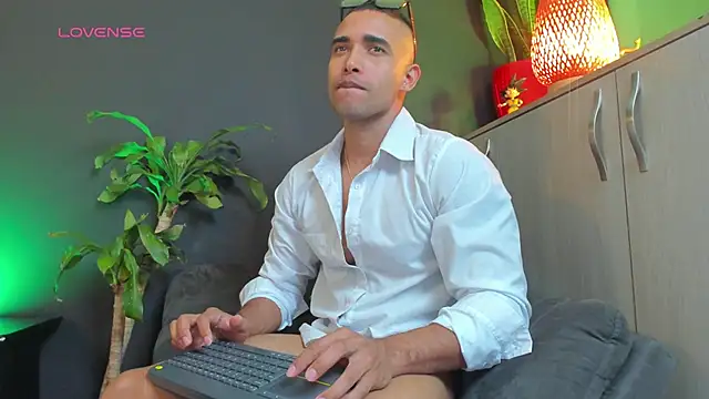 LincomAmith online show from September 2025 10:37:01 PM