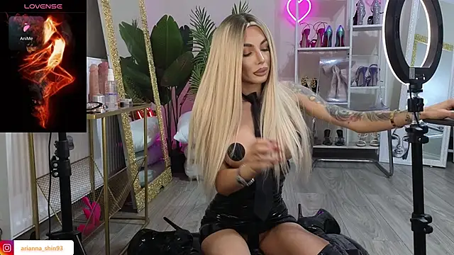 Snapshot of ArianaArianna chatting on November 2025 08:09:01 PM ArianaArianna online show from November 2025 08:09:01 PM