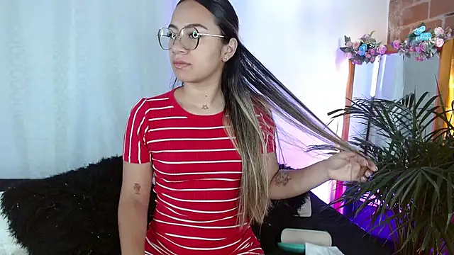 Snapshot of Jules_n_Gia chatting on January 2025 02:19:02 PM Jules n Gia online show from January 2025 02:19:02 PM