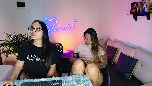 Snapshot of Jules_n_Gia chatting on January 2025 11:55:02 PM Jules n Gia online show from January 2025 11:55:02 PM