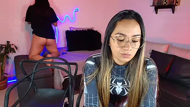 Snapshot of Jules_n_Gia chatting on February 2025 09:16:01 PM Jules n Gia online show from February 2025 09:16:01 PM