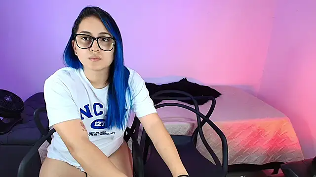 Snapshot of Jules_n_Gia chatting on March 2025 09:01:02 PM Jules n Gia online show from March 2025 09:01:02 PM