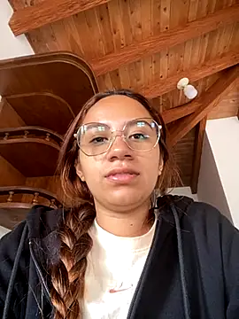 Snapshot of Jules_n_Gia chatting on September 2025 08:31:01 PM Jules n Gia online show from September 2025 08:31:01 PM