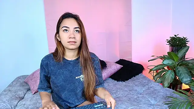 Snapshot of Jules_n_Gia chatting on November 2025 05:37:01 PM Jules n Gia online show from November 2025 05:37:01 PM