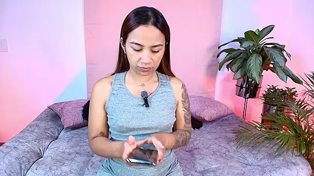 Snapshot of Jules_n_Gia chatting on November 2025 05:06:01 PM Jules n Gia online show from November 2025 05:06:01 PM